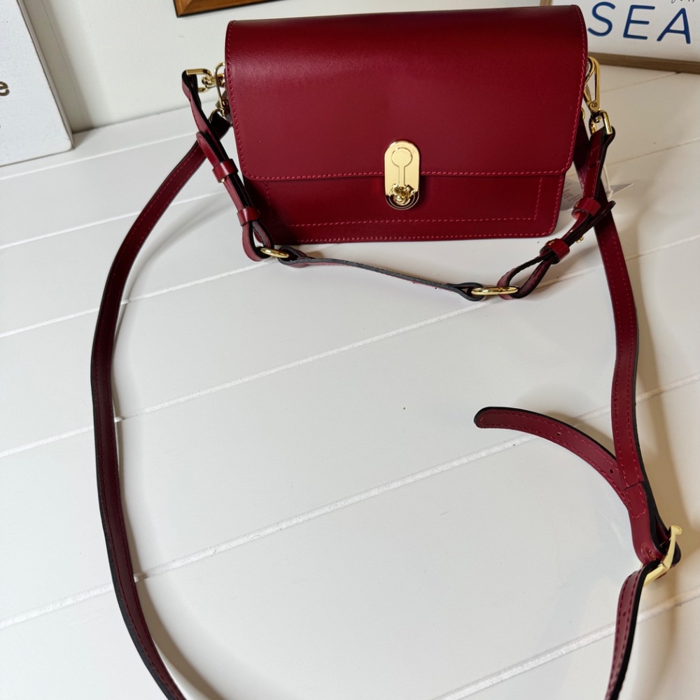 GENUINE LEATHER CROSSBODY SHOULDER HAND BAG FROM CHEVAL FIRENZE ITALY, NEW, RED